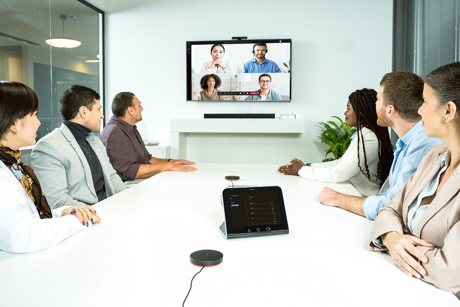 Image from meeting room gallery where several people are in a teams meeting call with attendees in person and remote